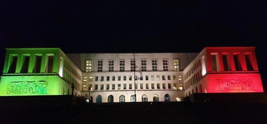 Piazzale Europa si veste di Tricolore -UniTs Tricolore-