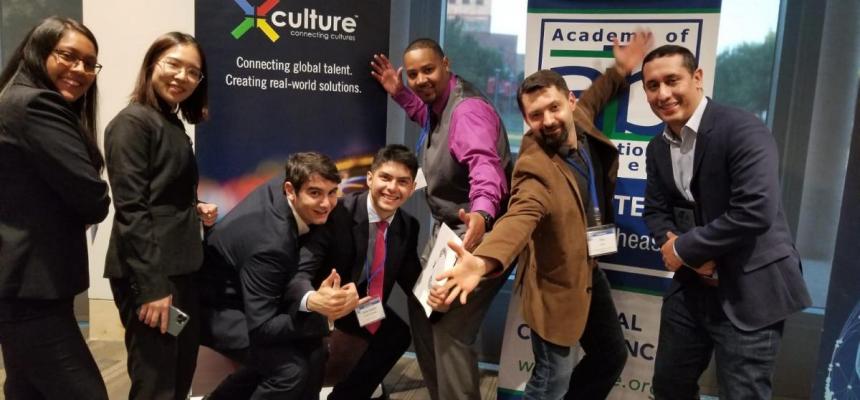 Due studenti UniTs alle finali internazionali X-Culture 2019 in Texas-Texas-Luca Maio (terzo da sinistra) alle premiazioni finali