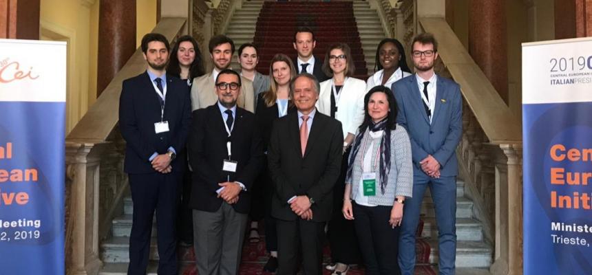 Studenti DiSPeS al vertice dei ministri esteri InCE-dispes con moavero-Al centro della foto il Ministro Enzo Moavero Milanesi