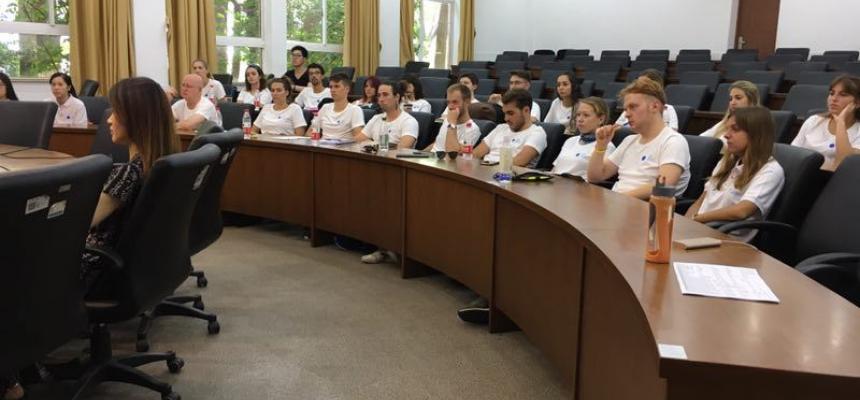 Sgroup Shanghai Summer School in China-studenti in aula-