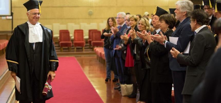 Laurea HC al Prof. Ackerman. Momenti della Cerimonia e gli interventi-cerimonia-