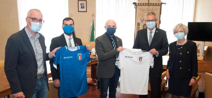 Cerimonia di donazione della maglia della Nazionale Italiana Sicurezza sul Lavoro Safetyplayers al Magnifico Rettore-Maglia 3-