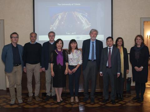 L'Università di Ton Duc Thang in visita a UniTS-foto di gruppo delegazione-