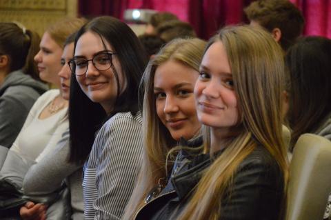 Borse di studio Generali per studentesse del DEAMS-foto ragazze-