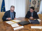 Firmato nuovo Memorandum of Understanding con la Hanoi University of Pharmacy-foto firma rettori-